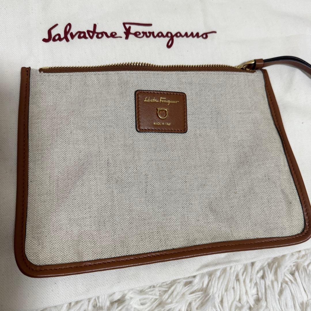 【未使用級】サルヴァトーレフェラガモ Studio Box bag ガンチーニ