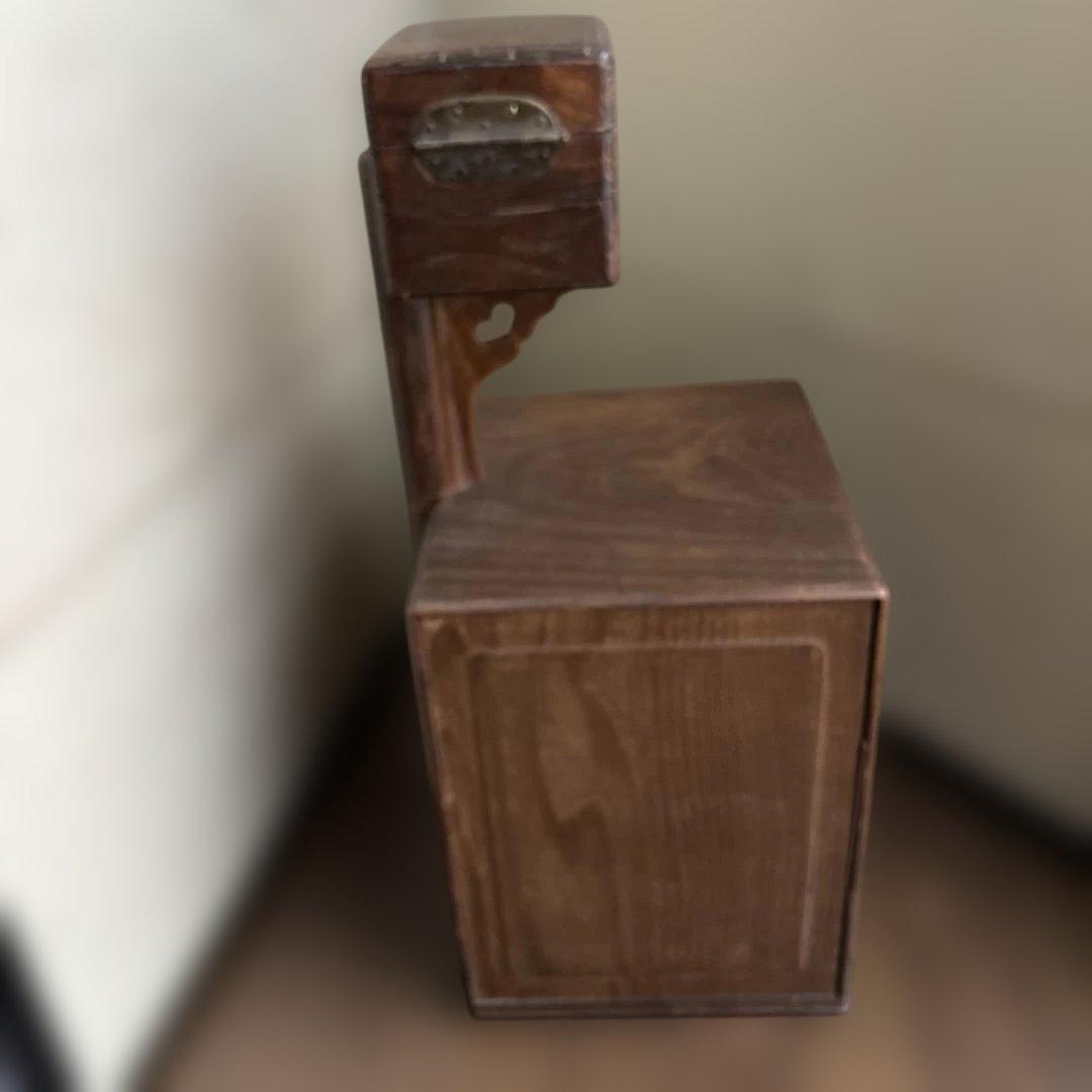 やぐら付き裁縫箱　上段は引き出しのカバー付き