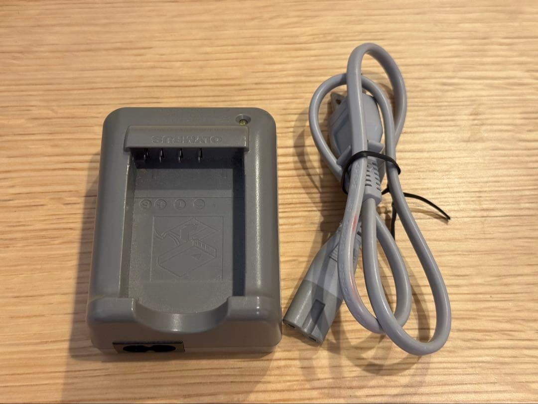 Olympus OM-D ミラーレスカメラ 望遠レンズ付き