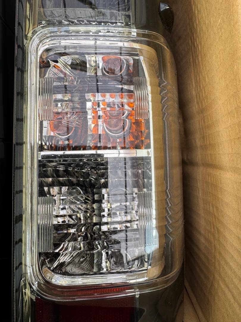 年末限定価格200系ハイエースV 前期後期対応 社外テールランプ左右セット送料込