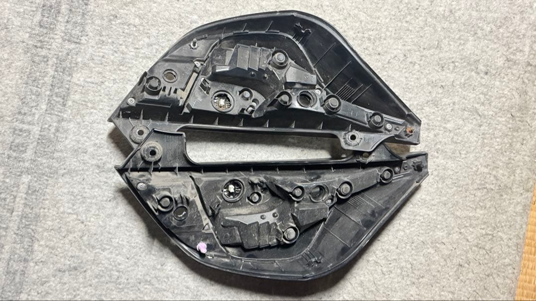 トヨタアクアNHP10中期左右テールランプ