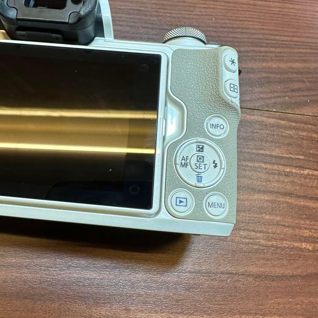 Canon EOS Kiss M 標準レンズキット 一眼レフカメ 0311