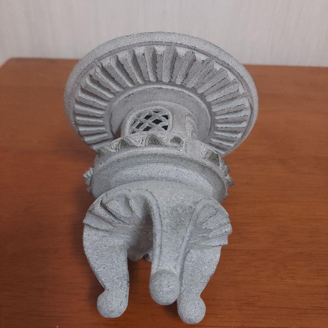 伝統的な灰色の日本燈籠 約15cm