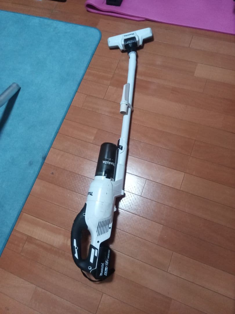 ①Makita 充電式クリーナー CL280FD バッテリー・充電器付き