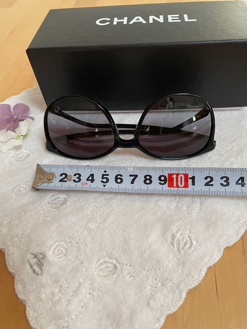 いちごみるくCHANEL キャットアイサングラス ブラック