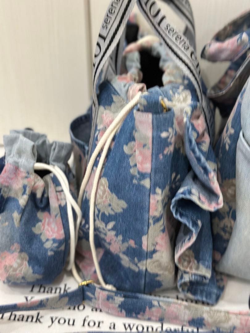 新品デニムジーンズ花柄のバック３点セット　お得品