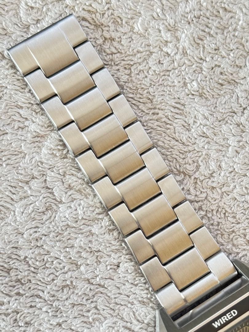 【一番人気の銀x黒】しかもステンブレス・デジボーグ復刻・セイコーWIRED美品