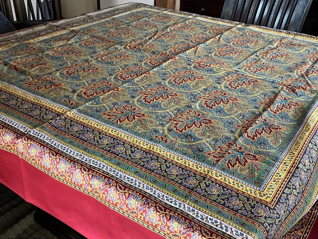 フランス　beauville ボーヴィレのテーブルクロス（145✕145）