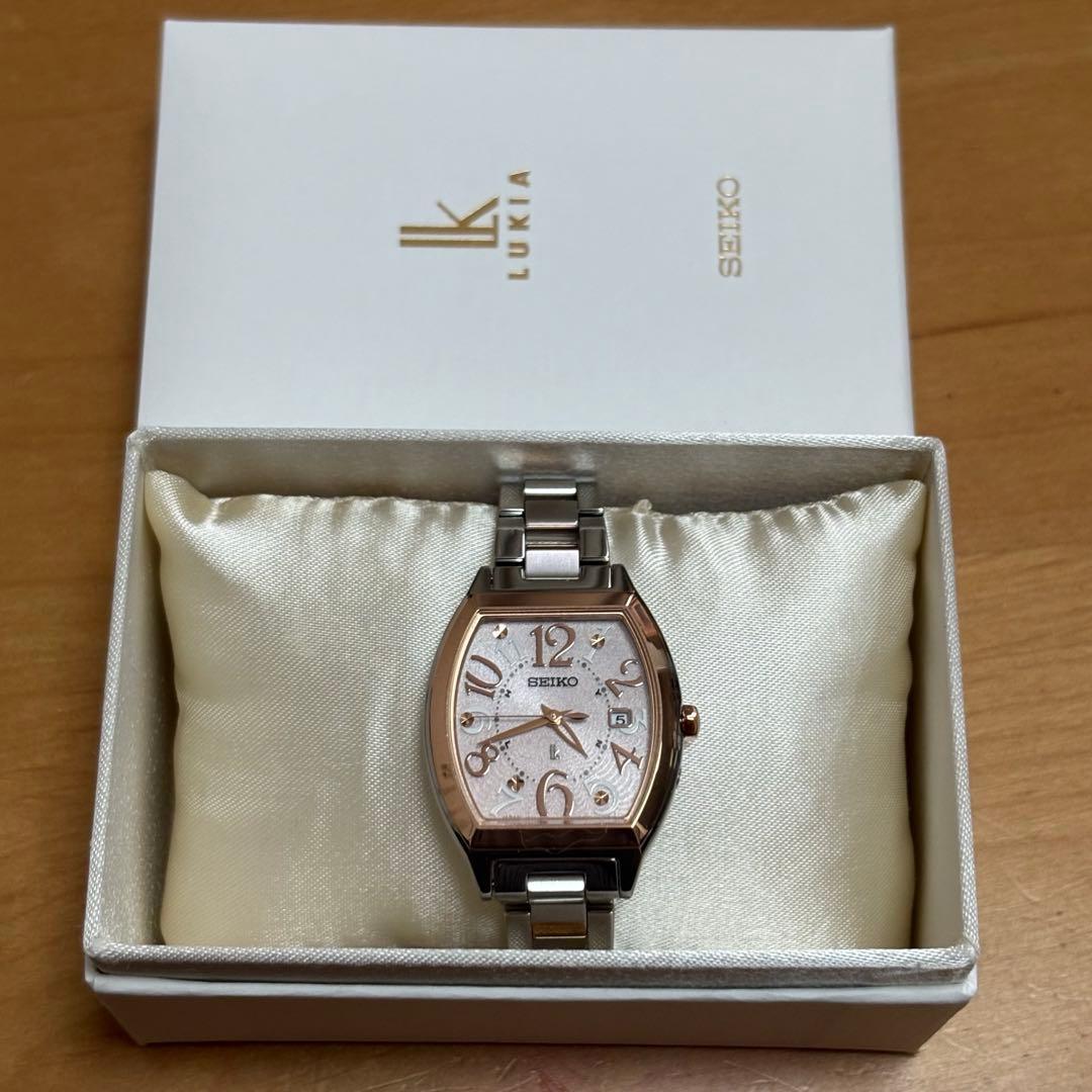 【新品】SEIKO LUKIA SSVW214 ソーラー電波　腕時計