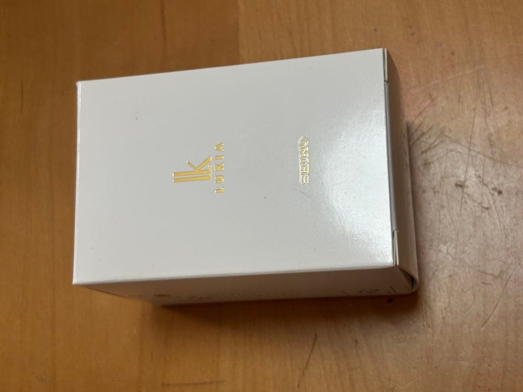 【新品】SEIKO LUKIA SSVW214 ソーラー電波　腕時計