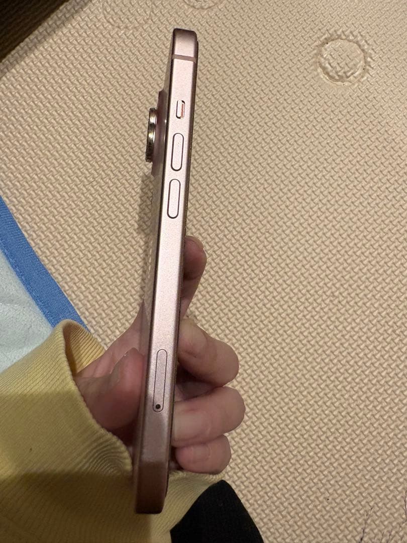 【目立つ傷汚れなし】Apple iPhone15128GB 本体 SI