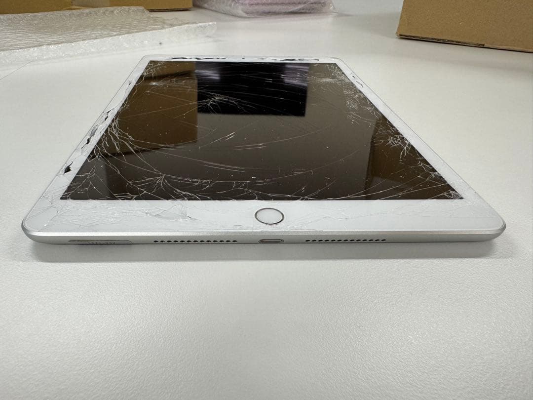 iPad第8世代 Wi-Fi 32GB シルバー ジャンク022