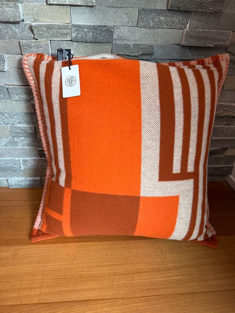 HERMES エルメス　イターク　クッション　オレンジ