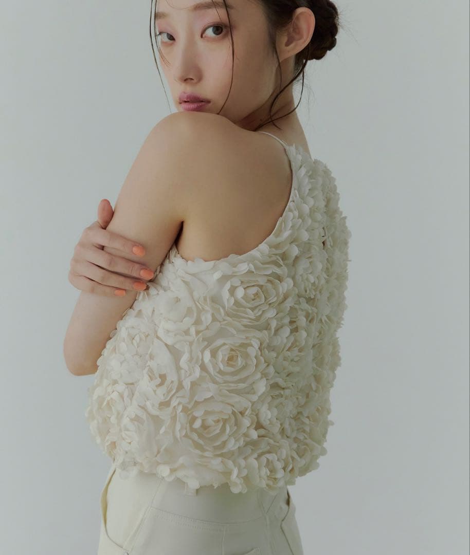 eimy istoire ボリュームフラワーモチーフアメスリトップス　アイボリー