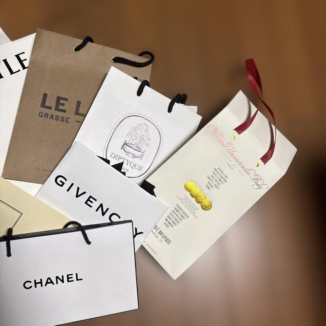 CHANELなどのブランドショッパー