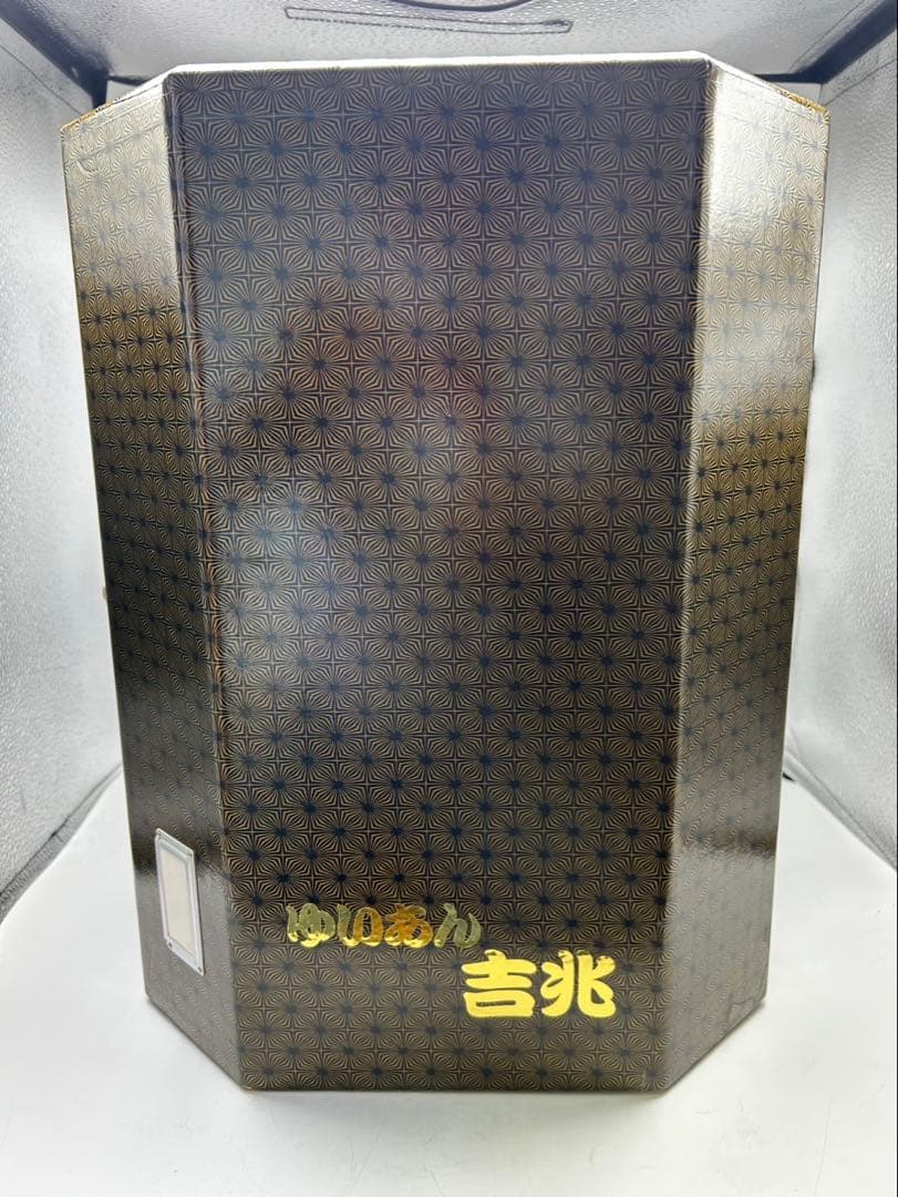 伝統的なダークブラウンウィッグ