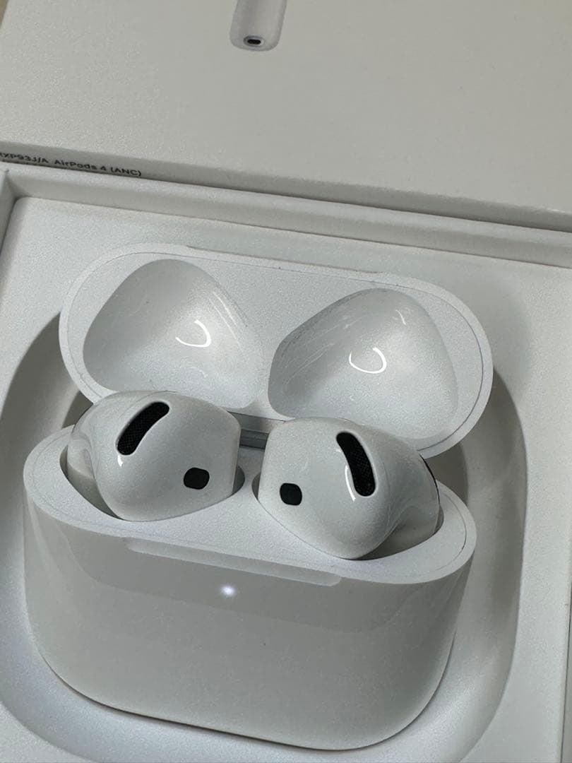 【美品】AirPods 4 ANCモデル MXP93J/A 39PYJ