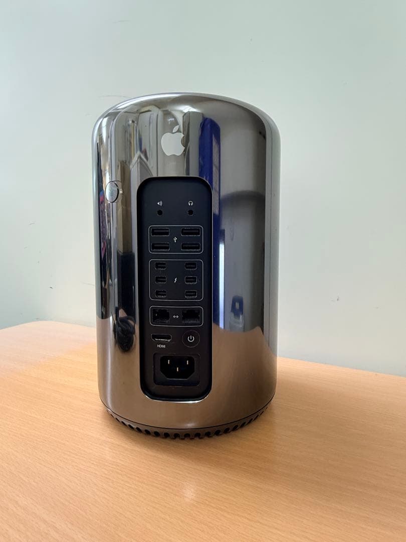 MacPro （Late2013）メモリ64GB　SSD 2TB 6コア