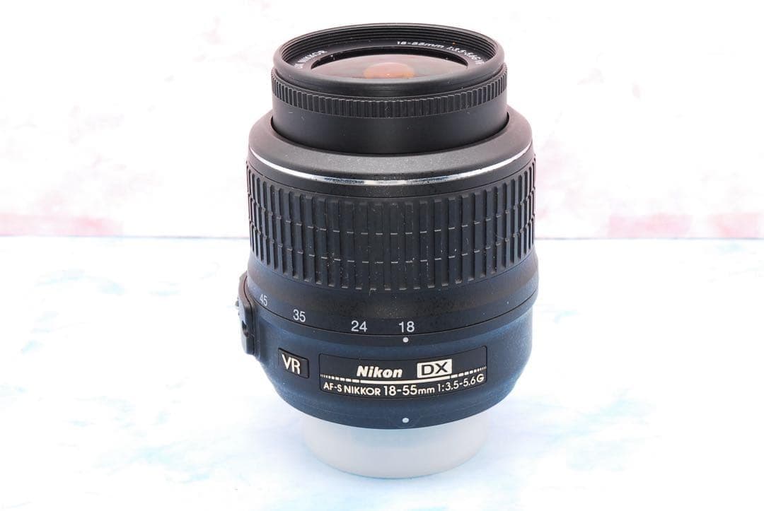 ニコン D3300☆一眼レフカメラ☆バッグ付☆美品＆S数少☆初心者向け