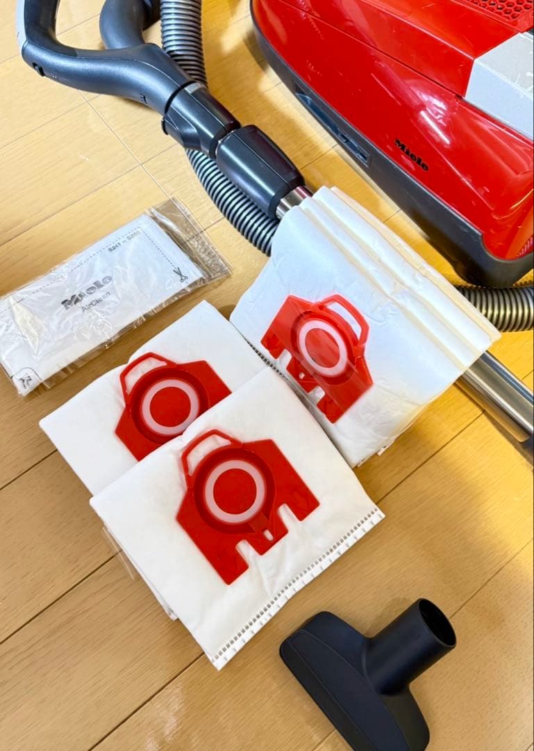Miele Compact C2 掃除機本体・純正ダストバック6枚・取説付き