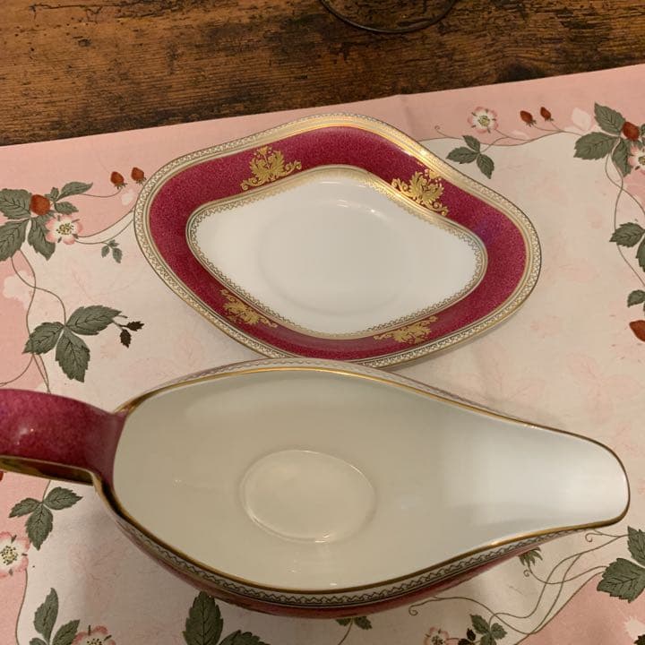 ウェッジウッド コロンビア　パウダールビー　ソースボード