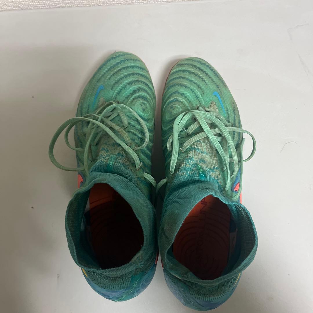 NIKE ファントムルナ2エリート LV8 FG