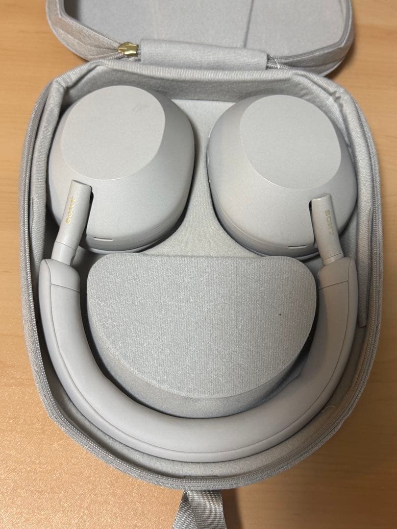 SONY ワイヤレスヘッドホン 収納ケース付き