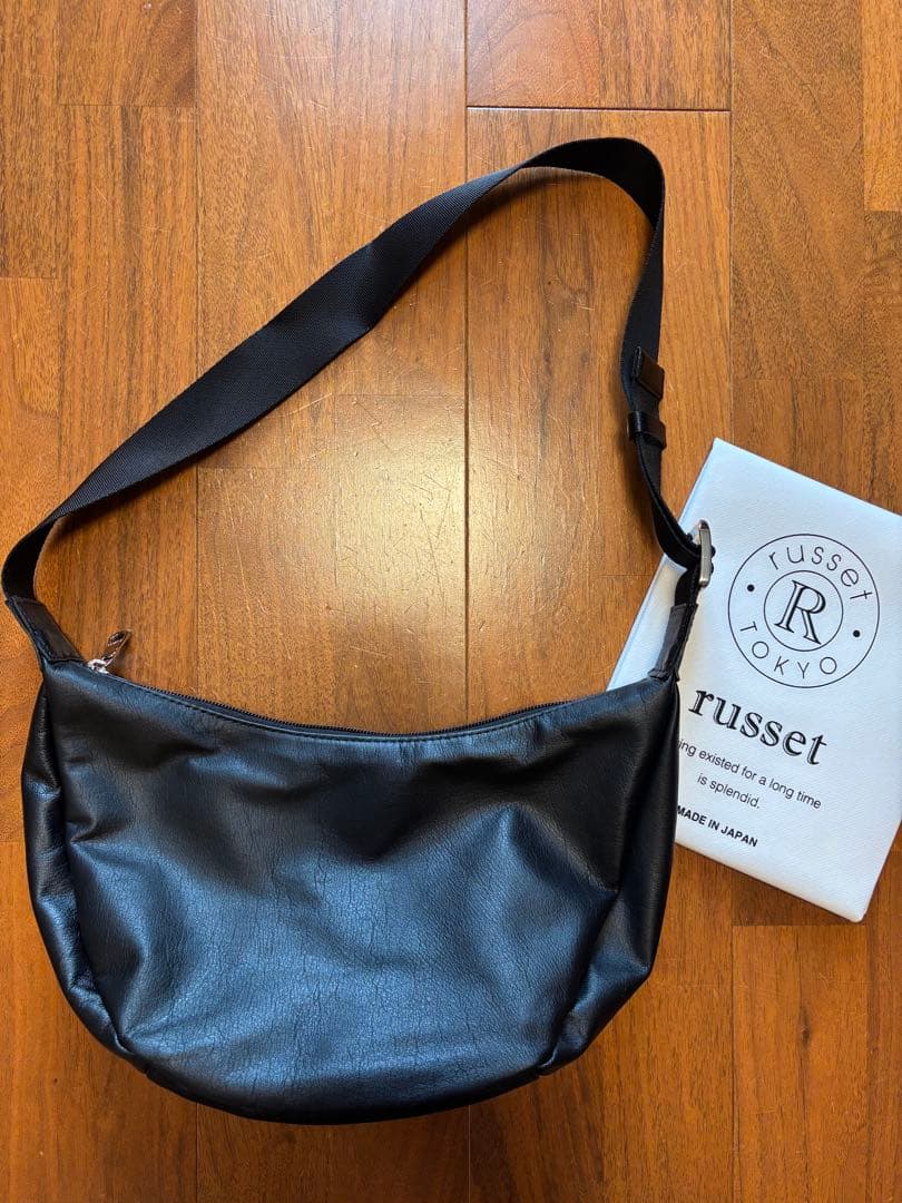 russet ソフトレザーラウンドショルダーバッグ