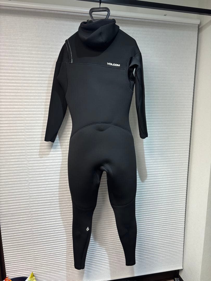 新品VOLCOM ボルコム セミドライ 5ミリフード 真冬ウェットスーツメンズL