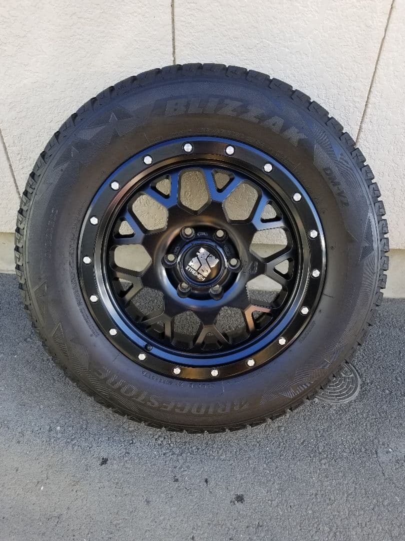 XJ04 265/60R18 DM-V2 ランドクルーザープラド