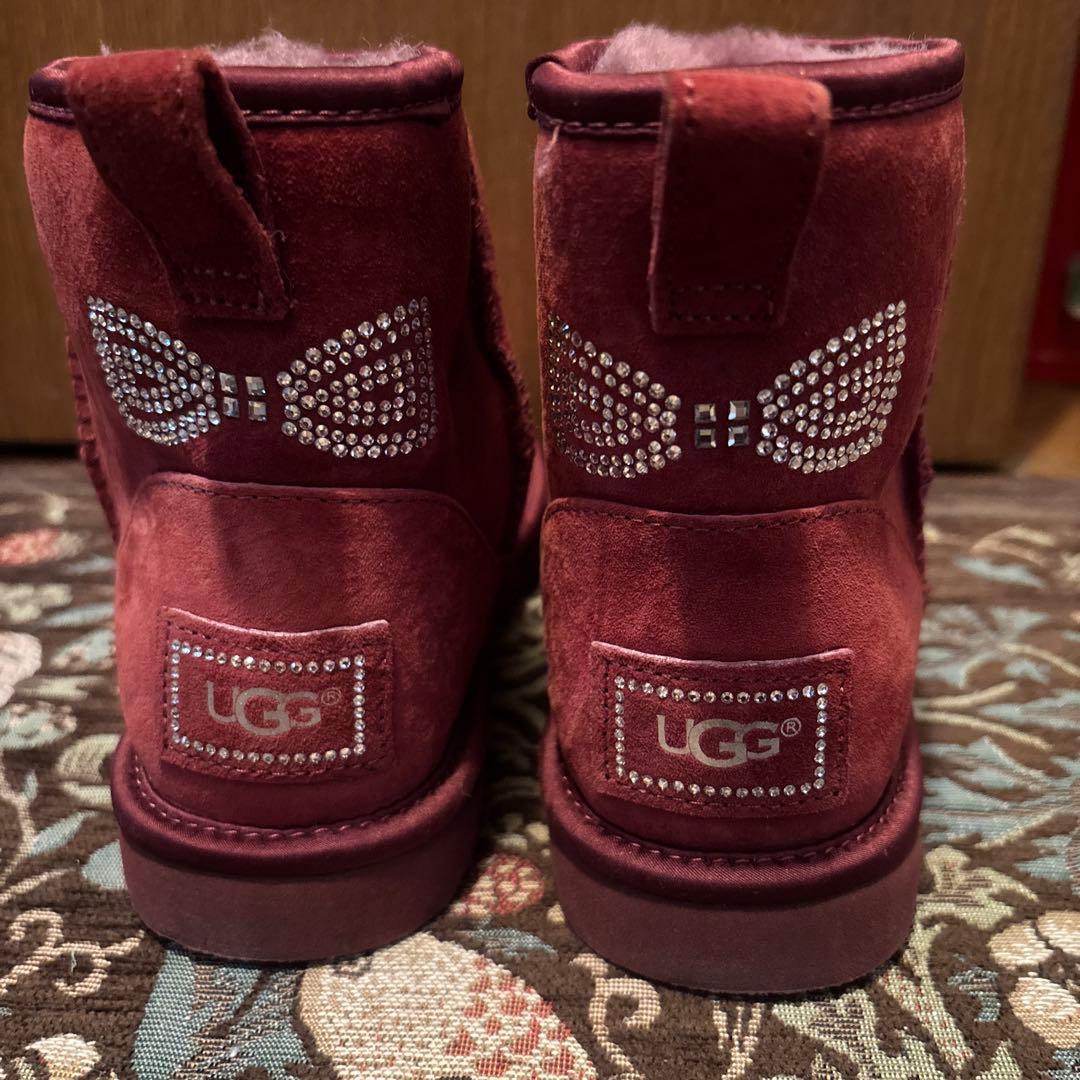 【美品】UGG スワロフスキー ムートンブーツ ワインレッド 推し色　赤