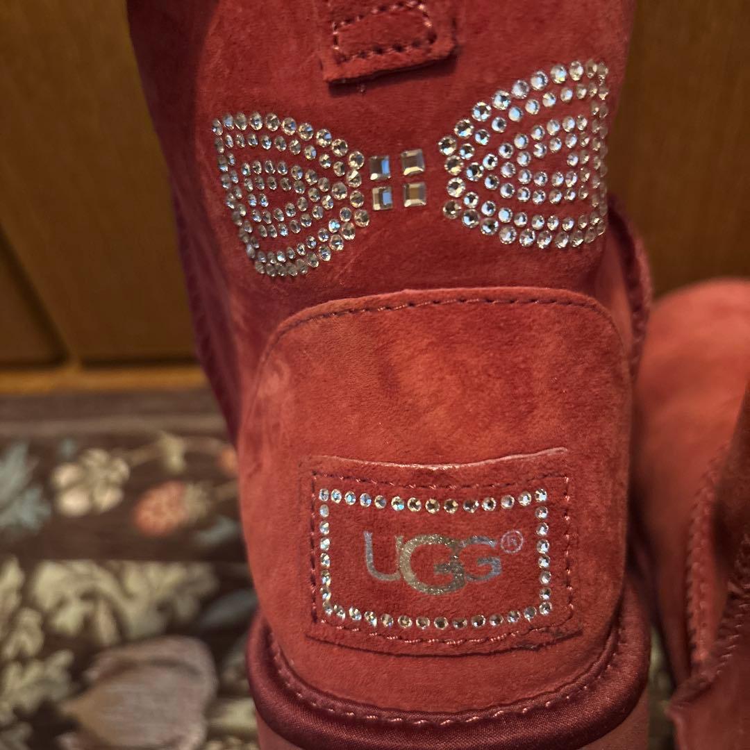 【美品】UGG スワロフスキー ムートンブーツ ワインレッド 推し色　赤