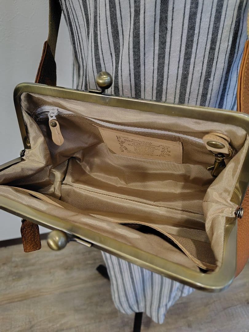 か*☆様 牛革がま口ボディーバッグ　ハンドメイド高級牛革仕様