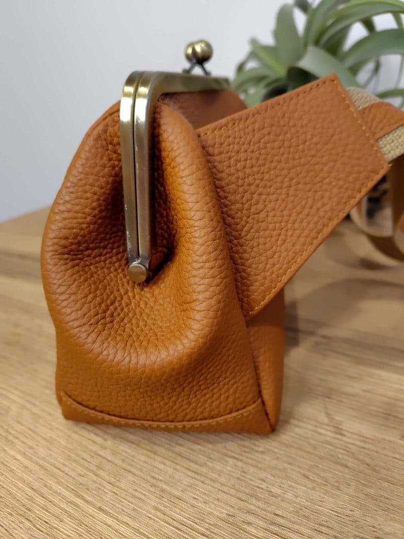 か*☆様 牛革がま口ボディーバッグ　ハンドメイド高級牛革仕様