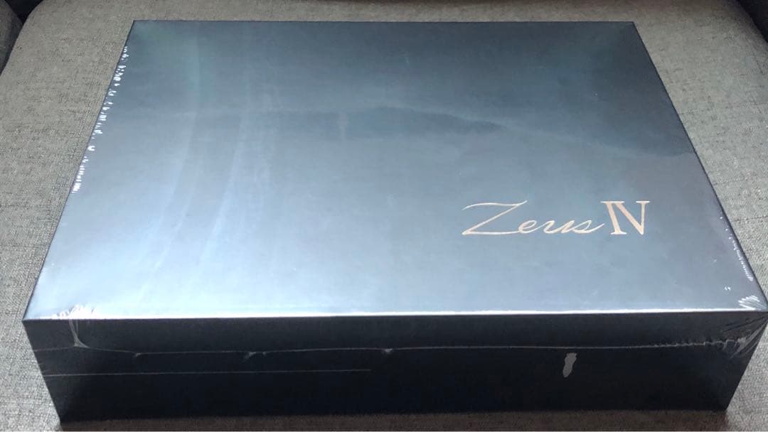 新発売【新品未開封】ARTISTIC&CO. ZeusⅣ ゼウス4 美容液 黒