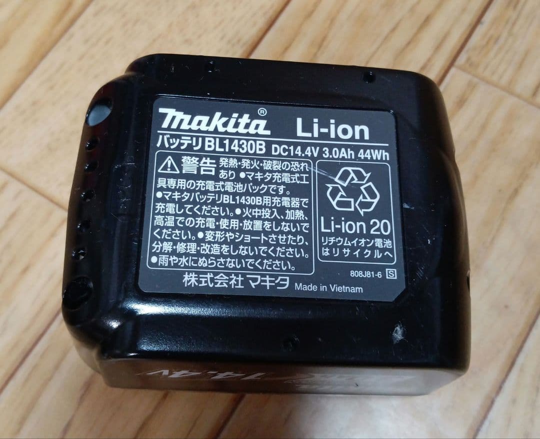 マキタ14.4V充電式クリーナーCL140FD 純正バッテリー、純正急速充電器付