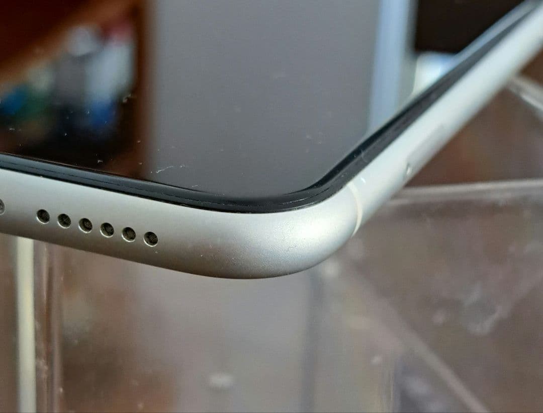 猫*ン様 Apple iPhone 11本体　ホワイト 画面割れ有り