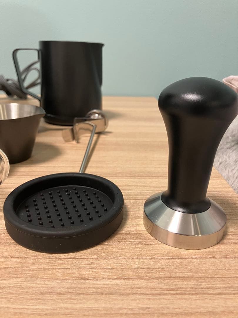 デロンギ エスプレッソマシン ECO310 用具付き