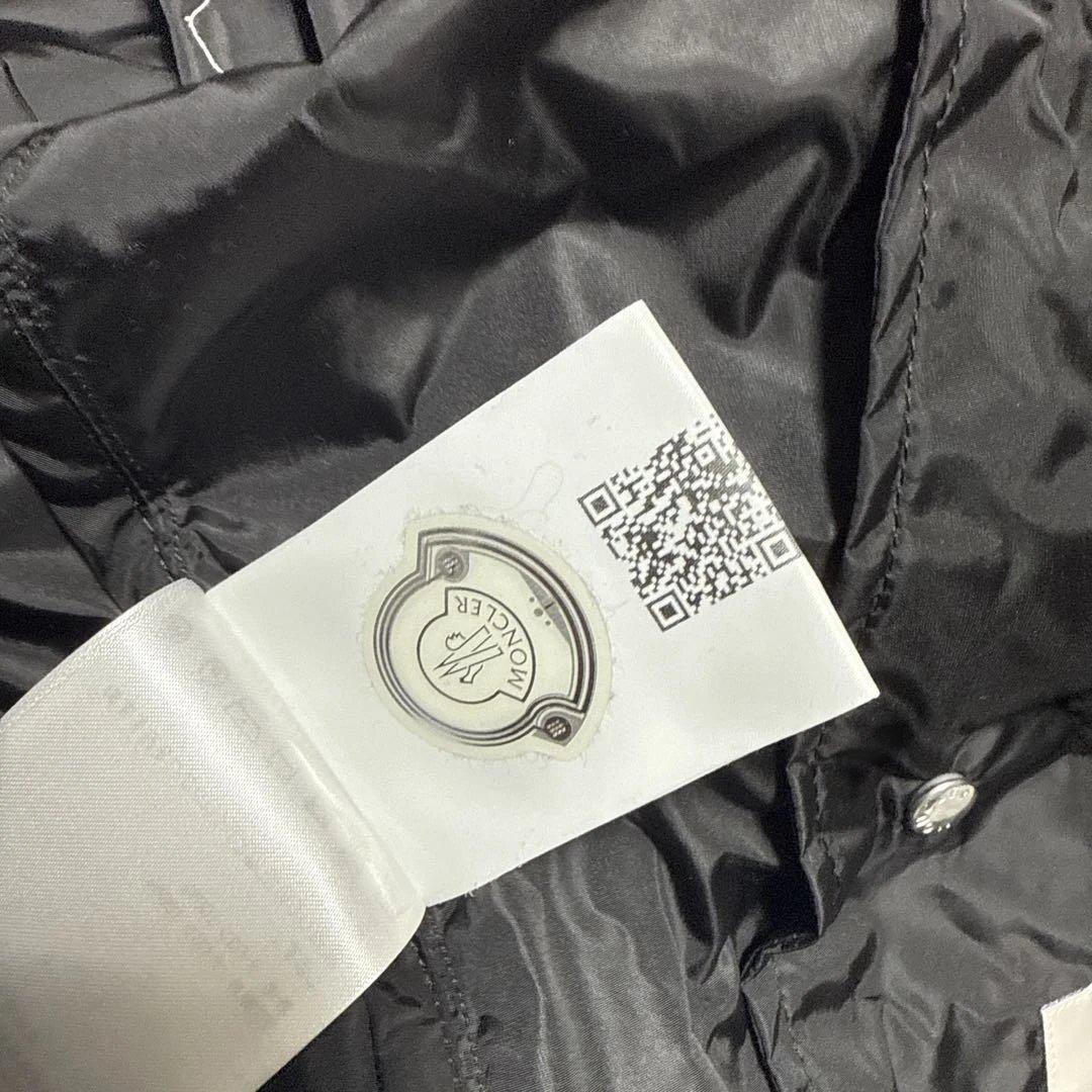 MONCLER ブラックナイロンジャケット フード付き