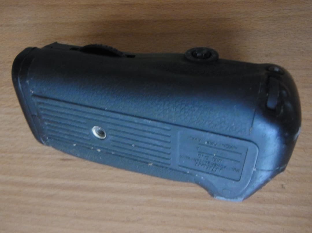 ジャンク品にこんd700 35mmf2 付マルチパワーバッテリー付