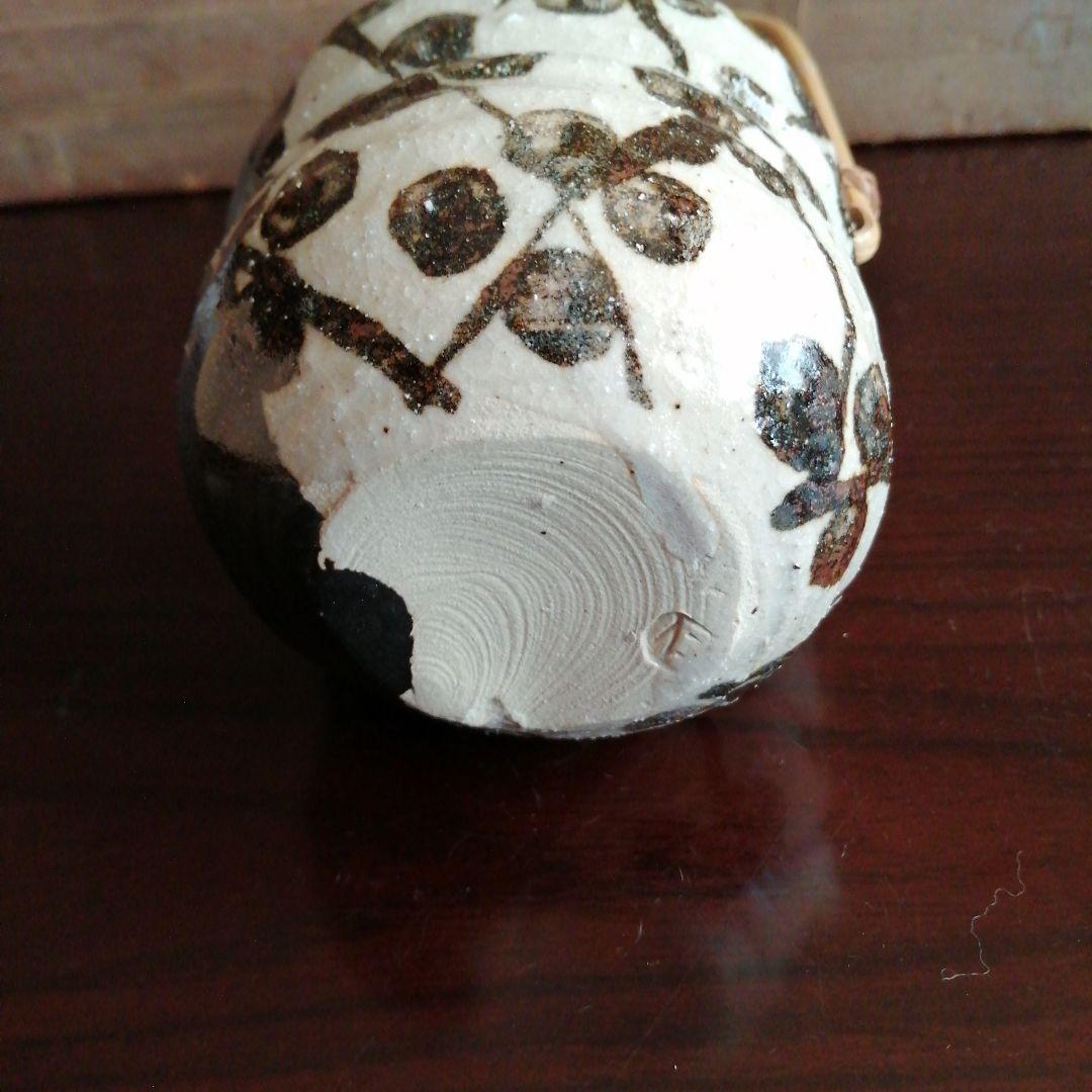 美濃焼　加藤仁　黒織部掛花入　10cm