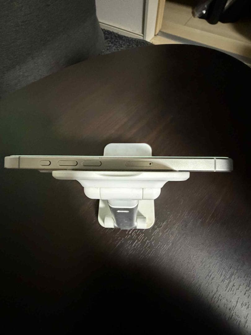 Apple iPhone 15 Pro 256GB ホワイトチタニウム ケース付