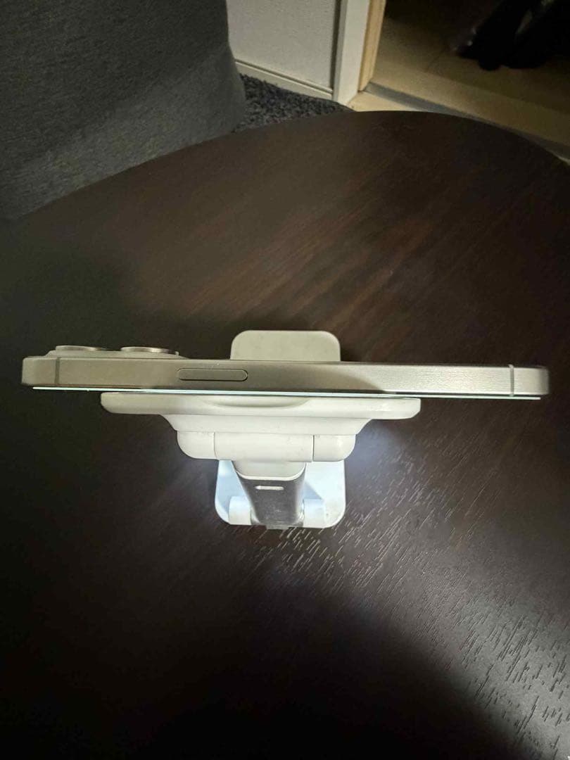 Apple iPhone 15 Pro 256GB ホワイトチタニウム ケース付