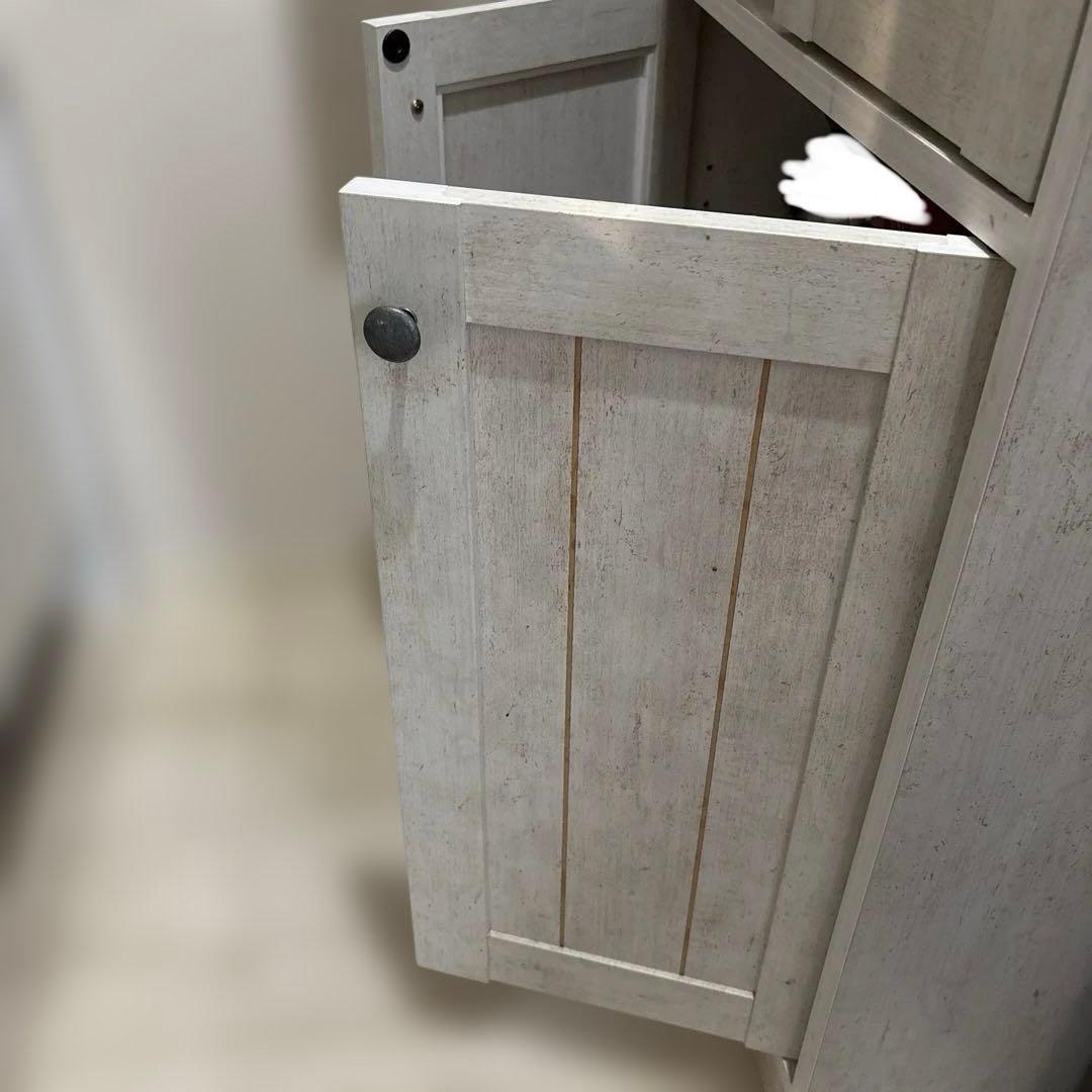 サクラ　ニトリ　キャビネット　リズバレー　食器棚