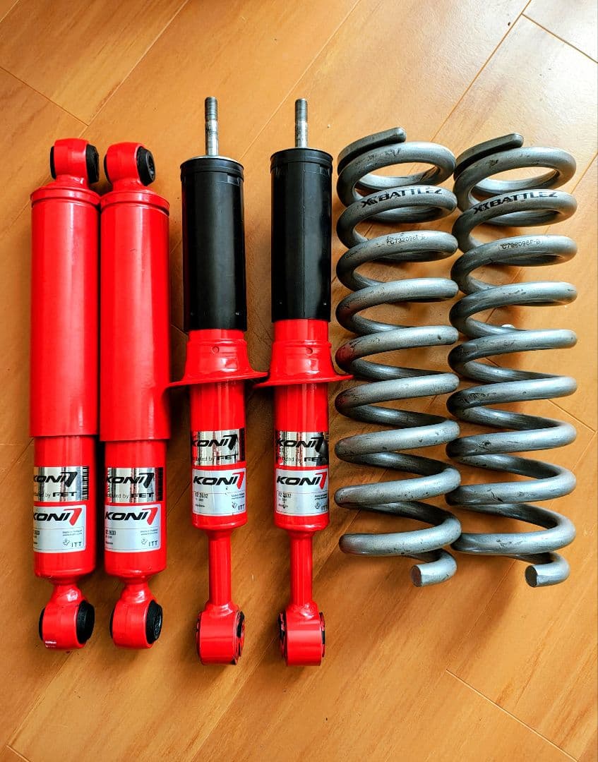 ハイラックス GUN125 ダンパー4本スプリング2本セット