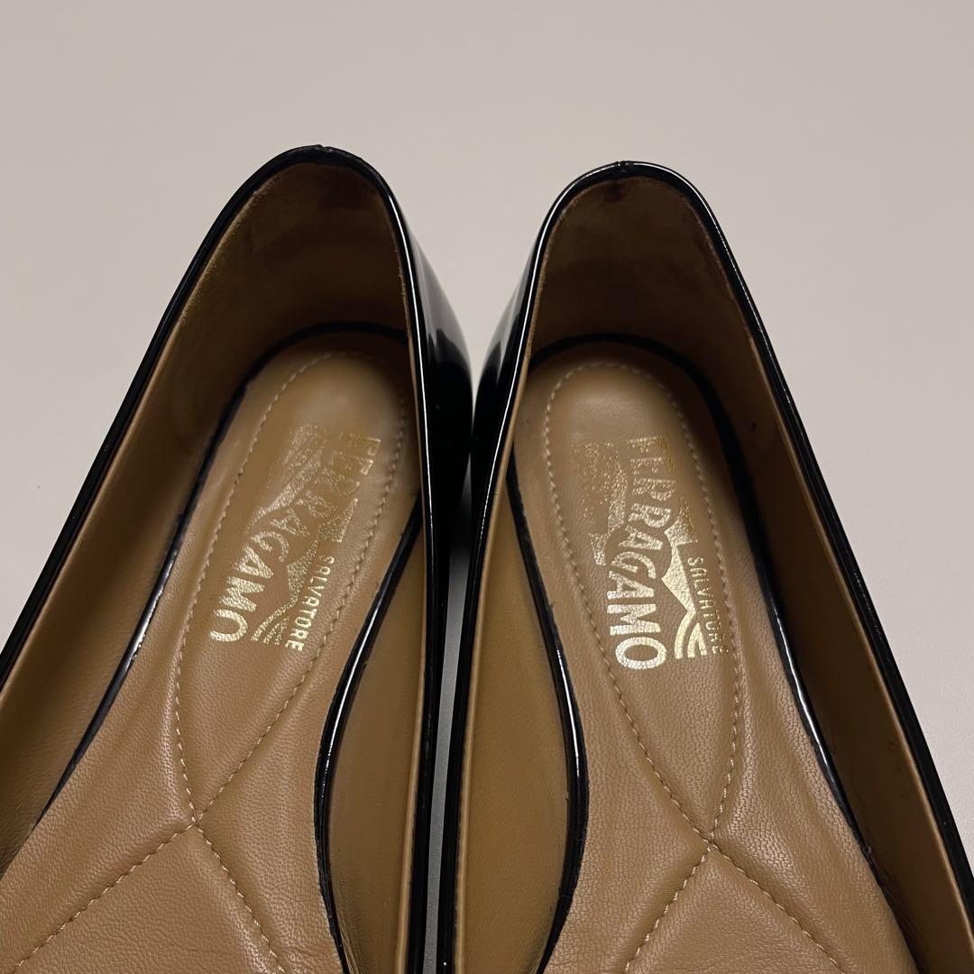 t*u様 【美品】フェラガモ ヴァリナ 23.5cm