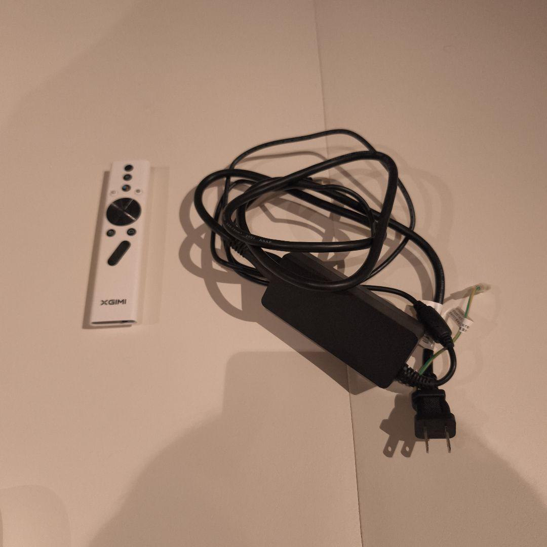 n*2様 XGIMI Elfin ホワイト プロジェクター　付属品あり オマケ三