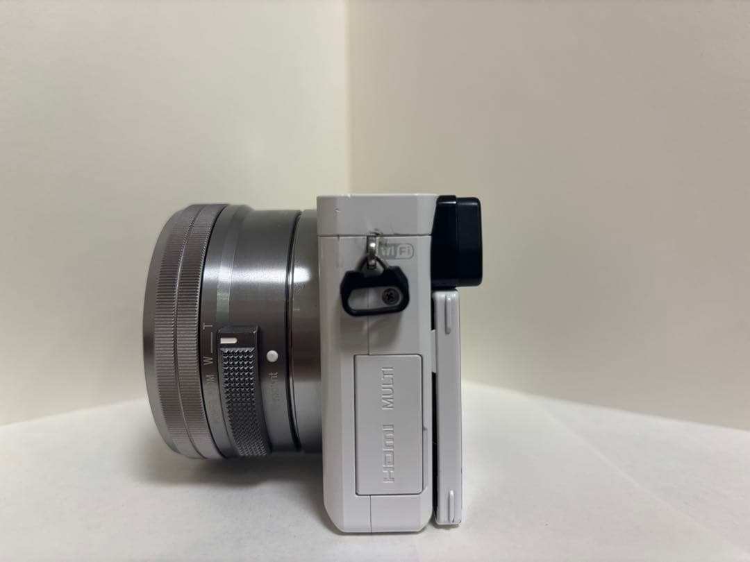 【最終価格】α6000 ダブルズームレンズキット ILCE-6000Y