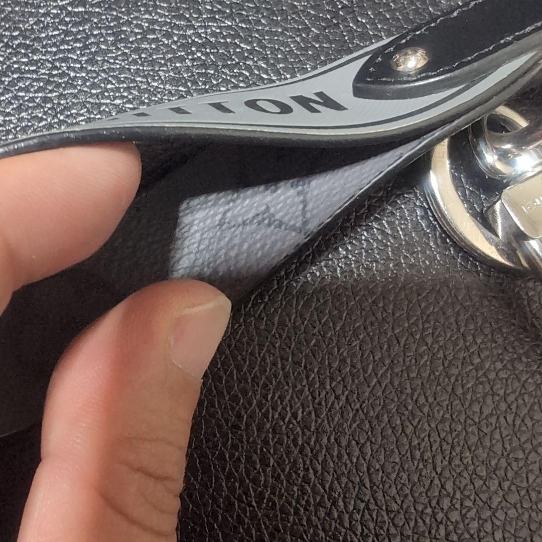 LOUIS VUITTON レザーキーホルダー グレー　美品