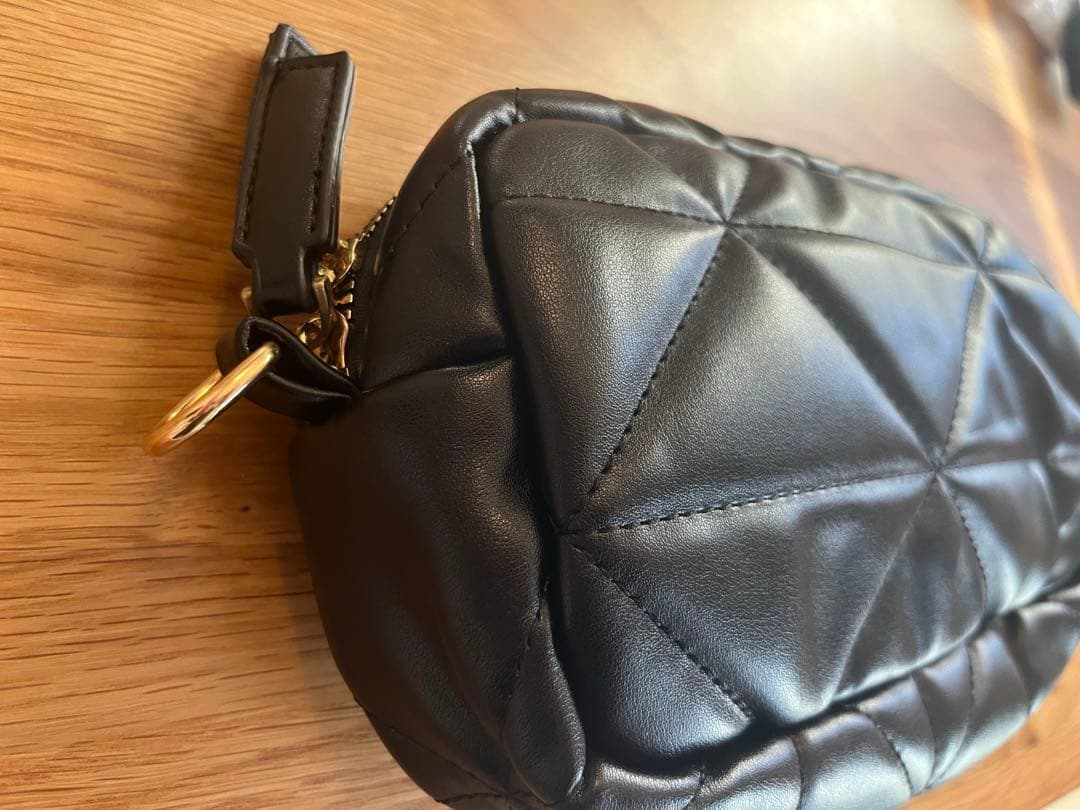 PRADA ノベルティブラック ショルダーバッグ キルティング